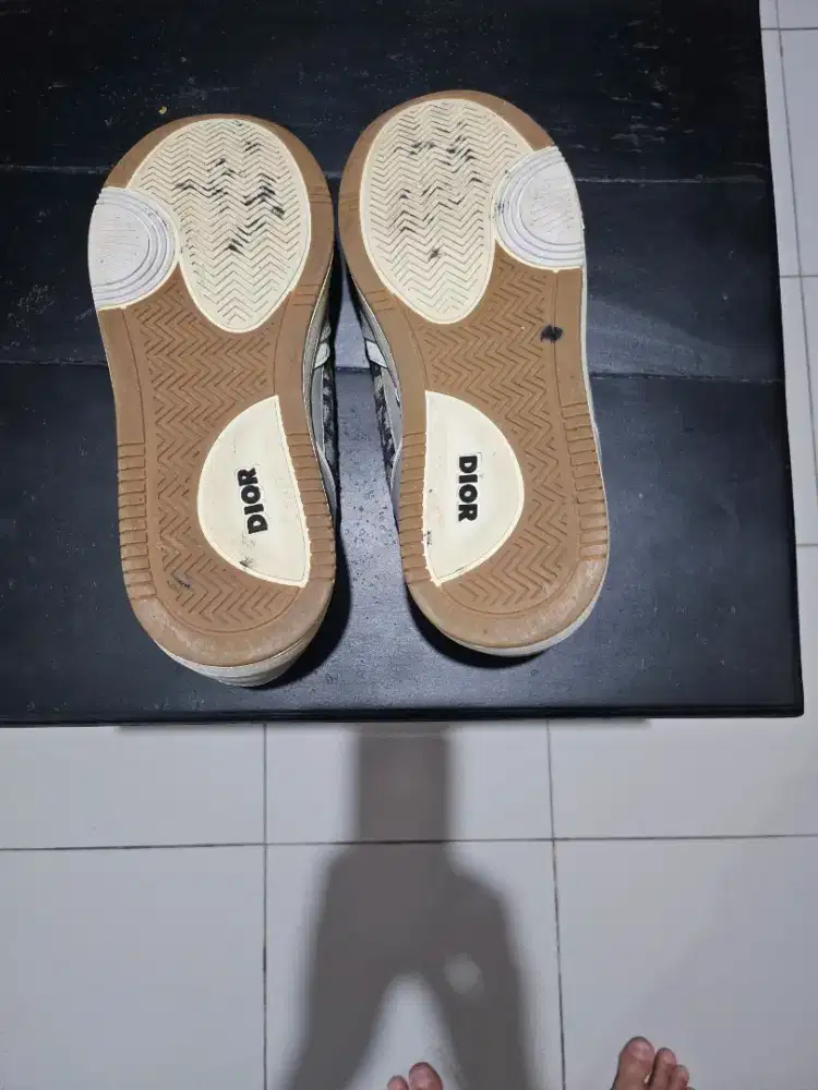 Sepatu christiar dior