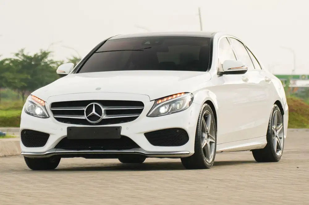 Silent Wealth! Mercedes Benz C250 AMG Panoramic 2017 White! 520i e300