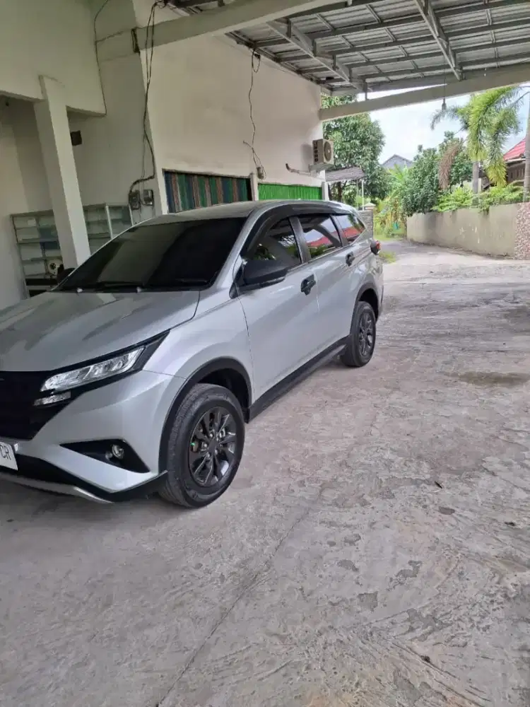 Daihatsu Terios 1.5 X M/T Tahun 2022 Silver