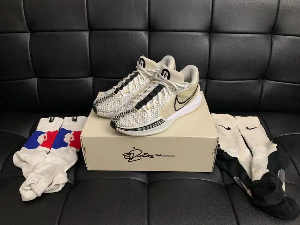 Jual sepatu basket nike sabrina 1 white black mens size 42,5 (27 cm)