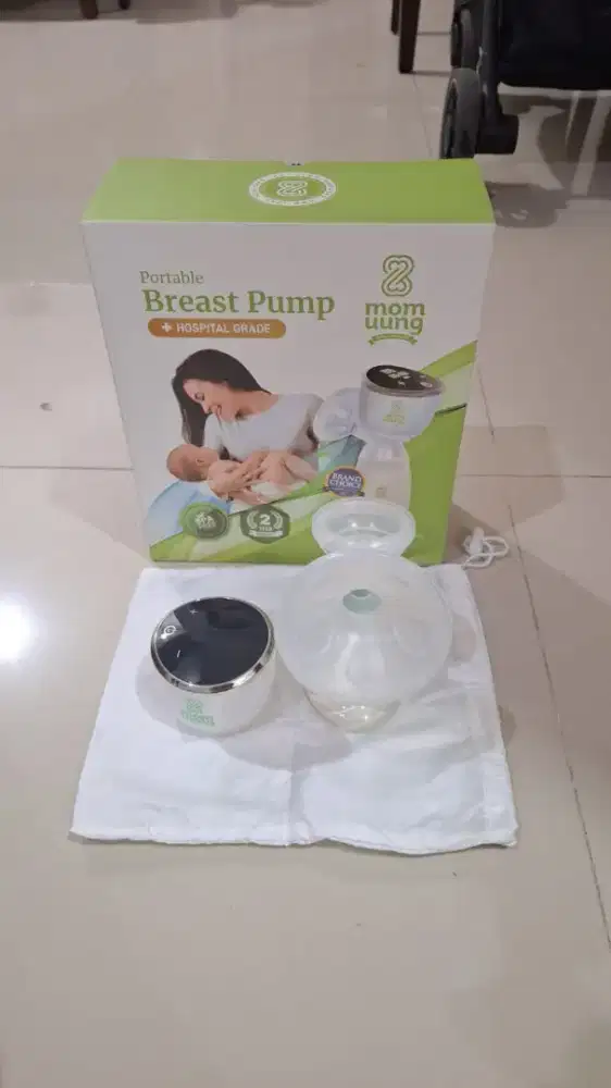 Portable Breast Pump/pompa asi merk Mom Uung