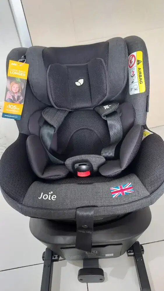 Carseat merk joíe bisa diputar 360 hanya dengan 1 tangan