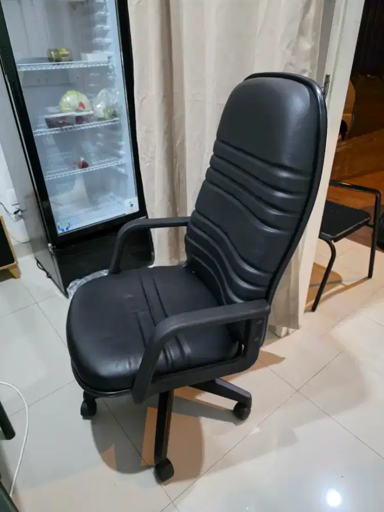 Kursi gaming dan kantor