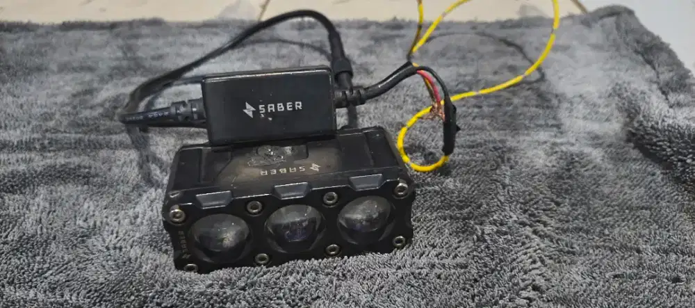 Mini proji Merek saber dengan 3 lensa