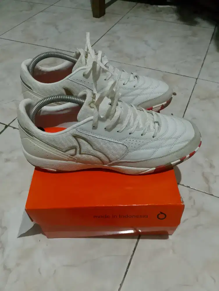 Sepatu futsal ORTUSEIGHT