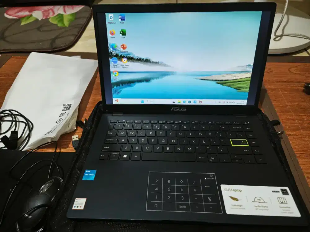 Asus E410KA-FHD426M Intel Celeron N4500/8GB/256GB/W/O365/ like new