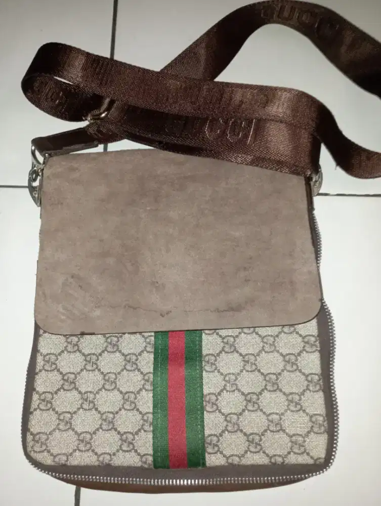 Gucci slin bag,kondisi 70%,jual 300k