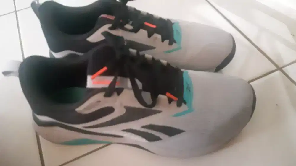 Rebook original ukuran 44, jarang pakai