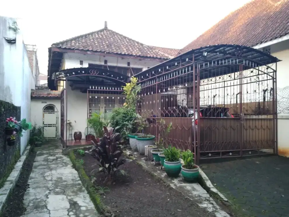 Rumah Heritage Belanda di Mainroad Jalan Gatot Subroto