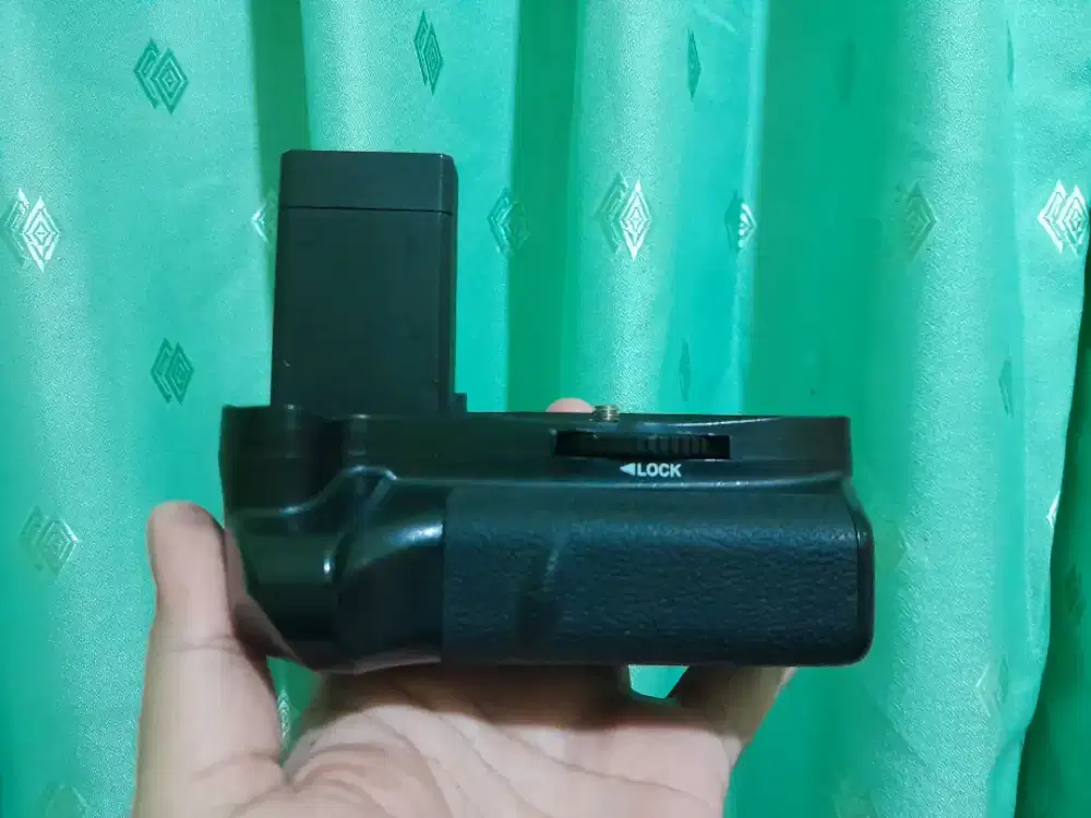 Batre grip canon 1100D 1200D 1300D 4000D dll