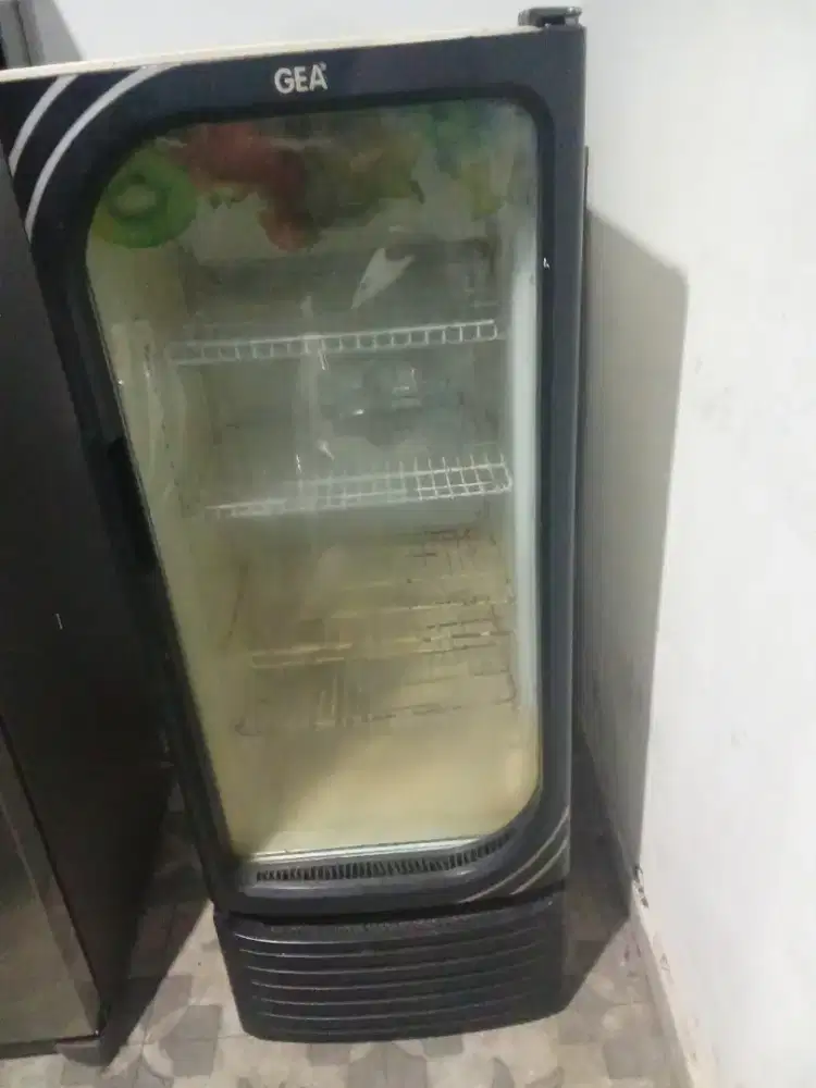 Showcase 4 rak merk GEA normal dingin