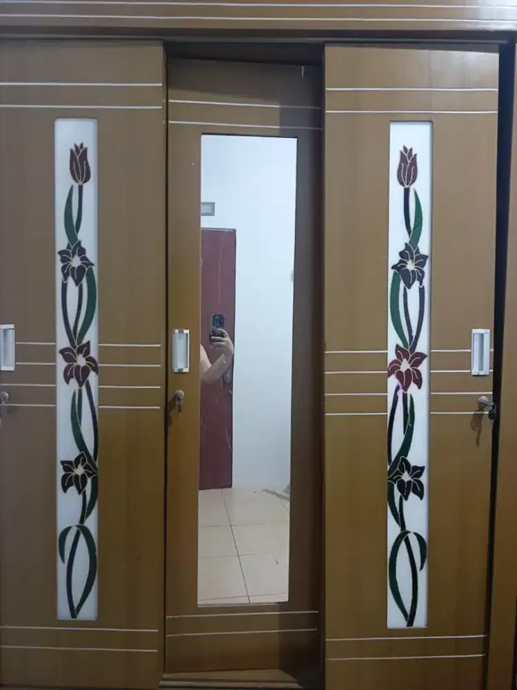 Dijual lemari 3pintu