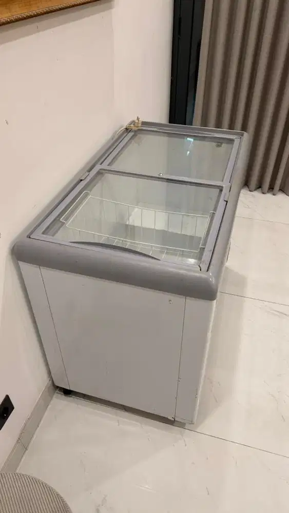 Freezer Sliding Glass GEA SD-256 256L – Second Good Condition