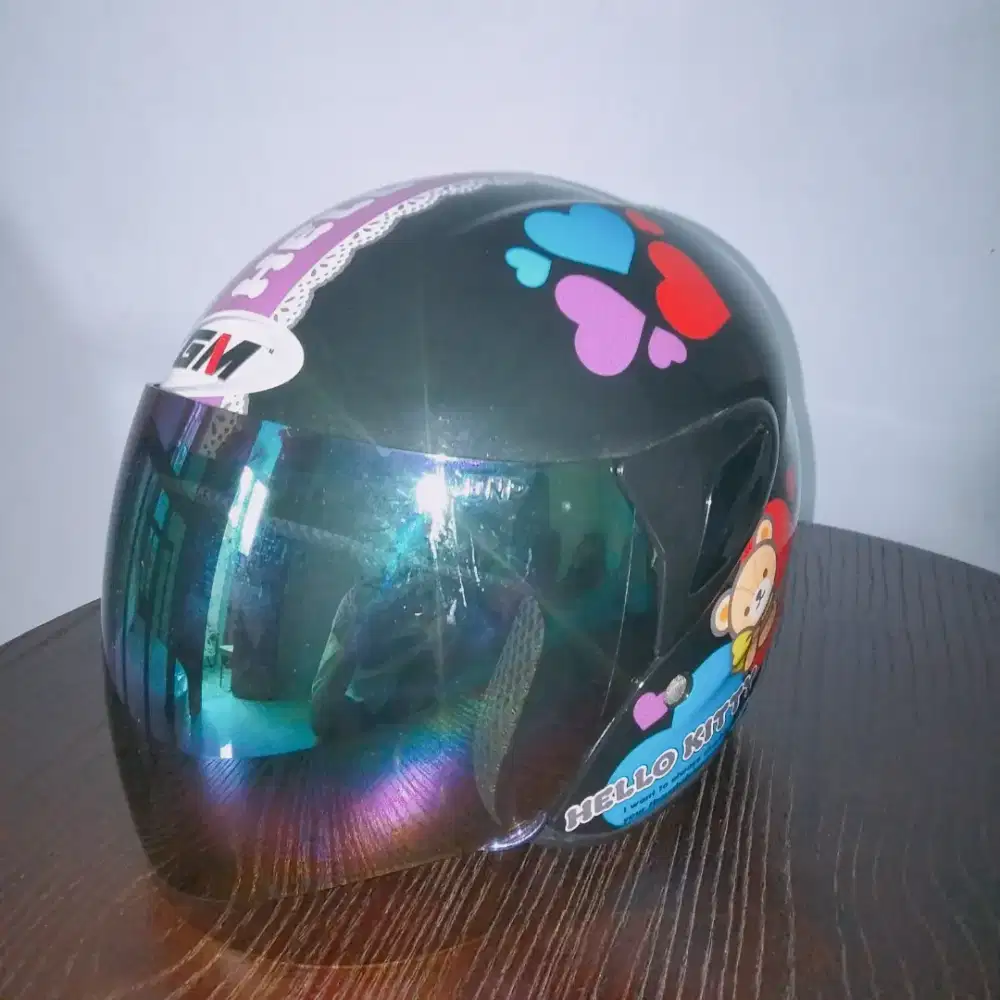 Helm anak perempuan