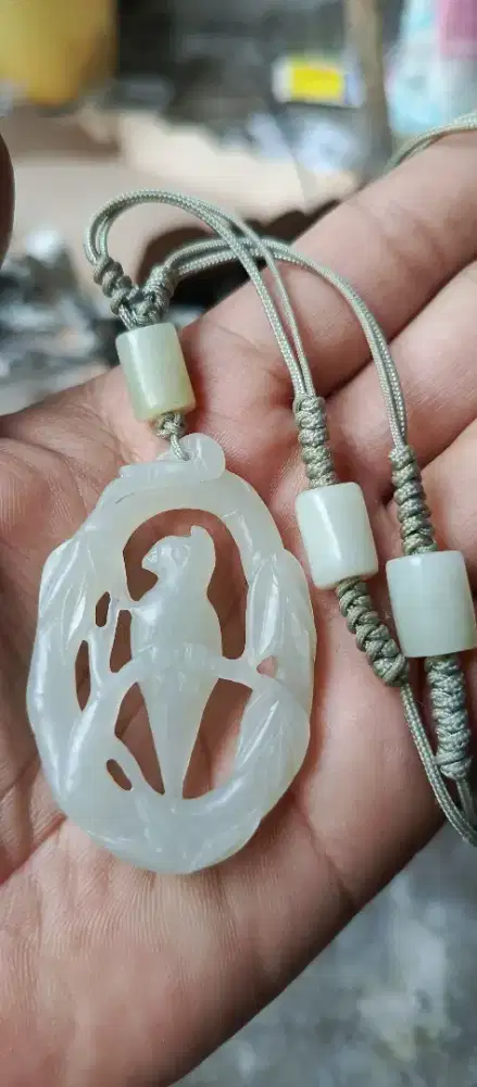 Liontin giok china carving burung dan bambu jadul kuno dan antik