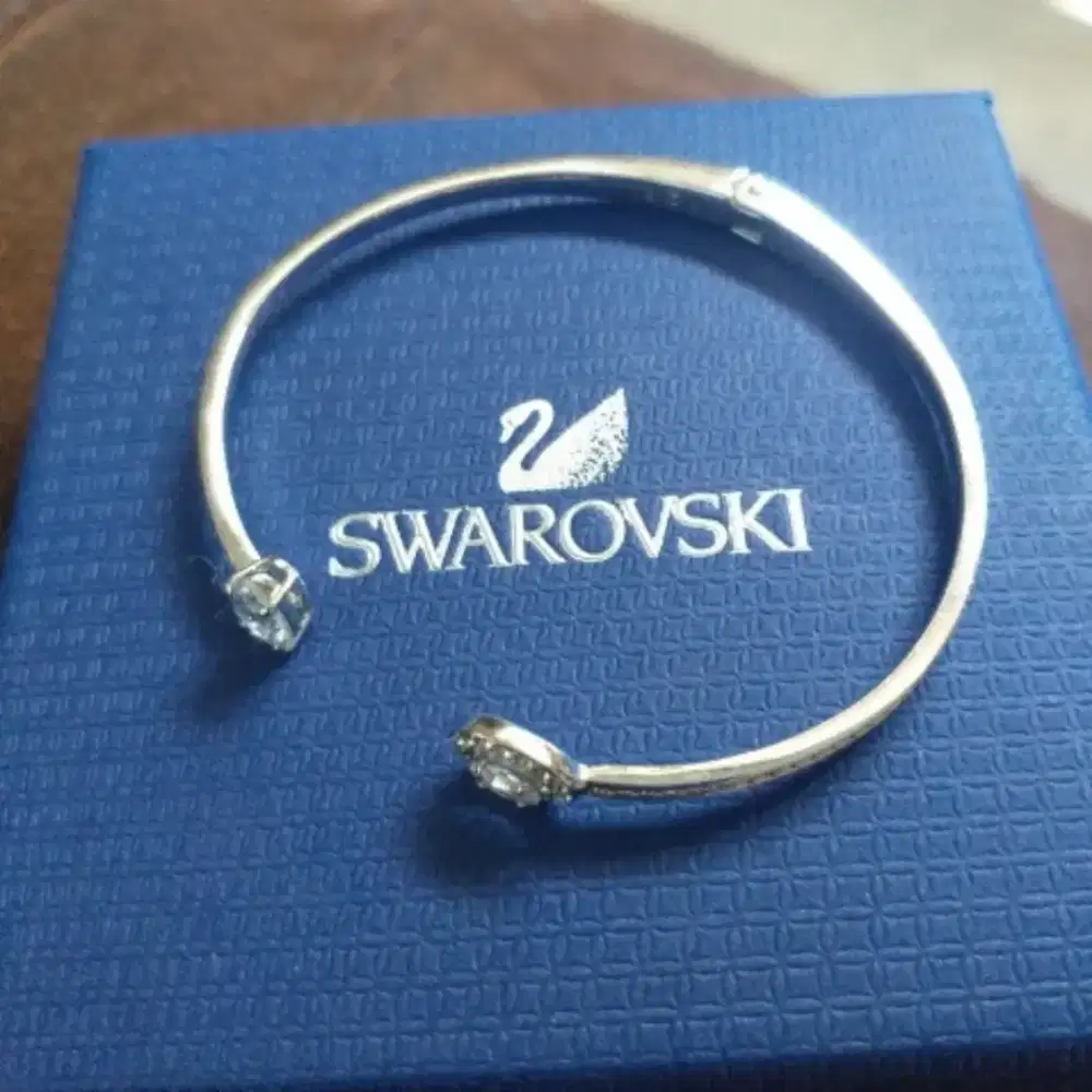 Gelang Swarovski bekas tp masih sangat bagus