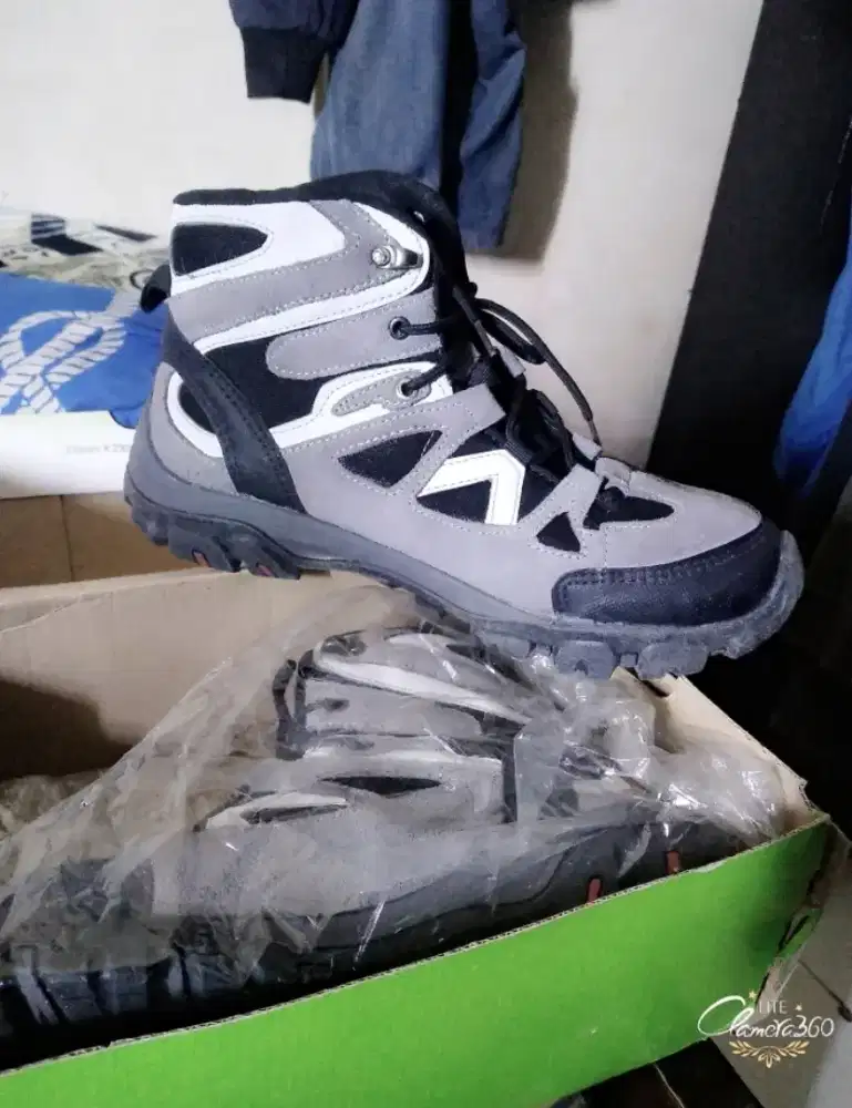 Sepatu pria uk 42 blm pernh pakai