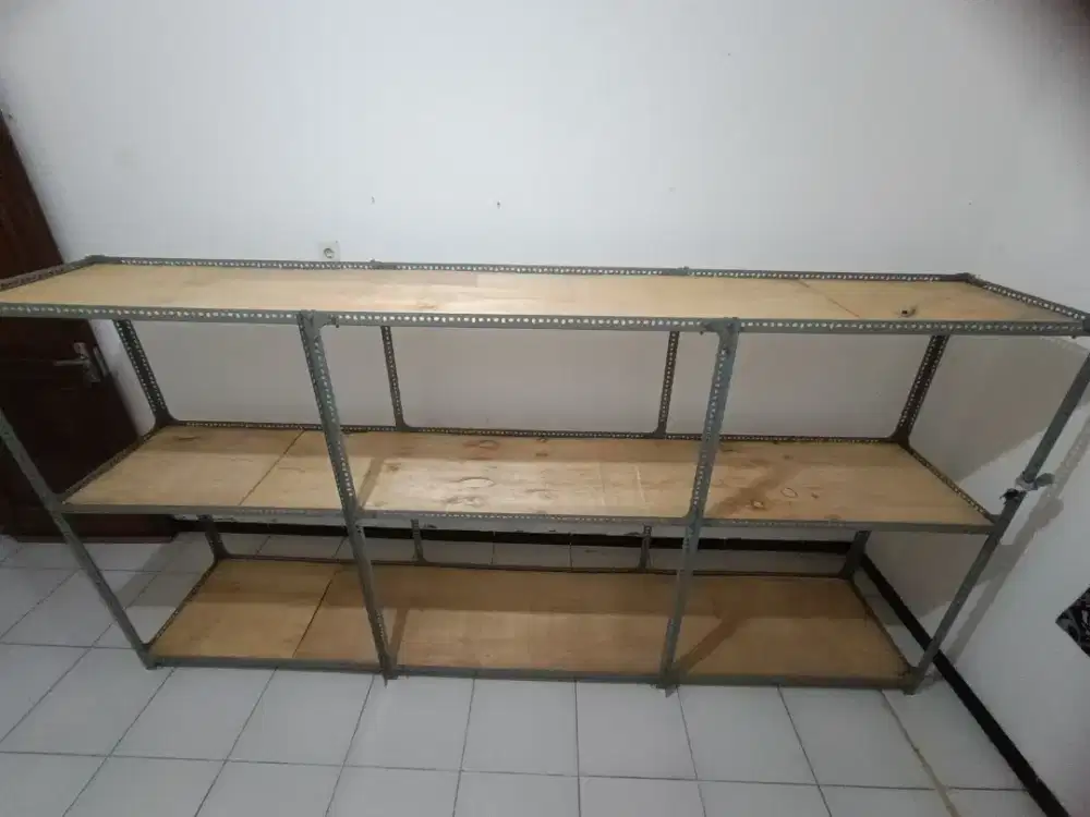 Rak untuk toko ukuran 3 meter.