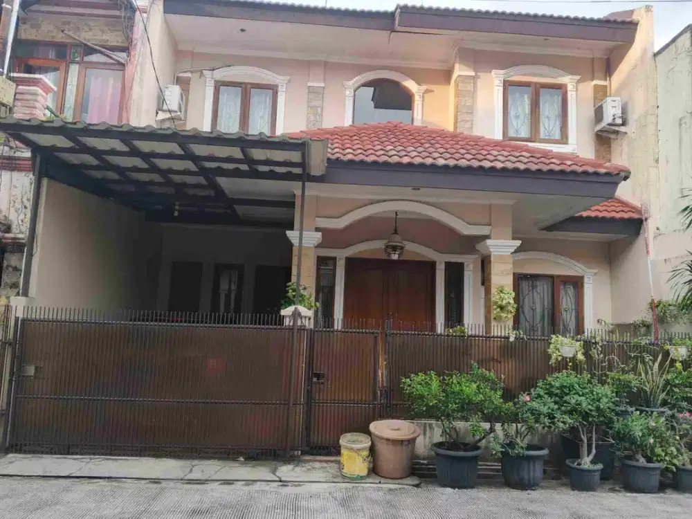 RUMAH MEWAH DI TAMAN GALAXY