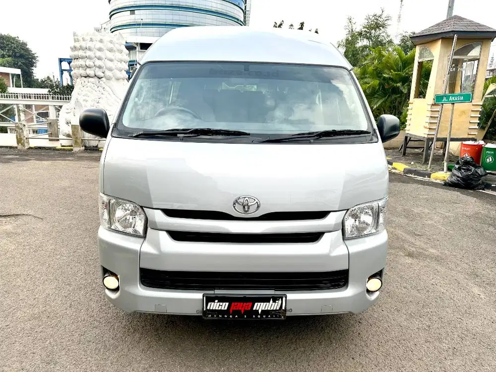 Toyota Hiace Commuter Full Premium Upgraded by Baze 2019 Tgn Pertama