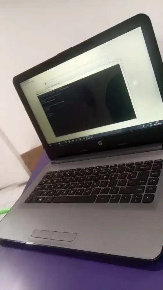 laptop merk HP ,pemakaian 2 tangan