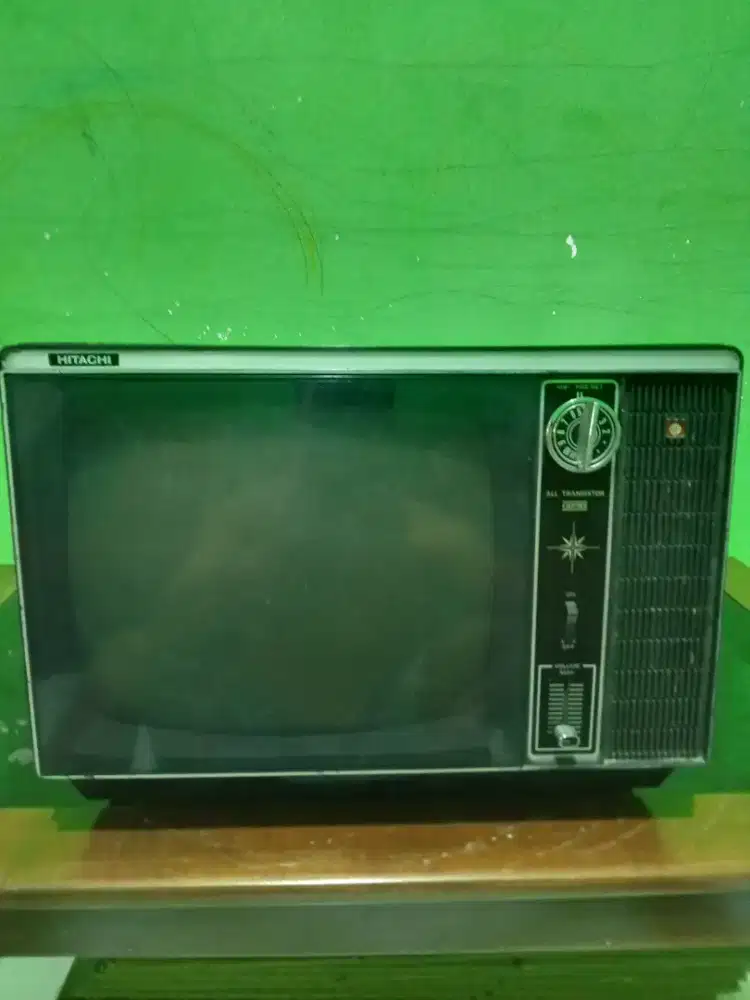 TV Hitam Putih Hitachi