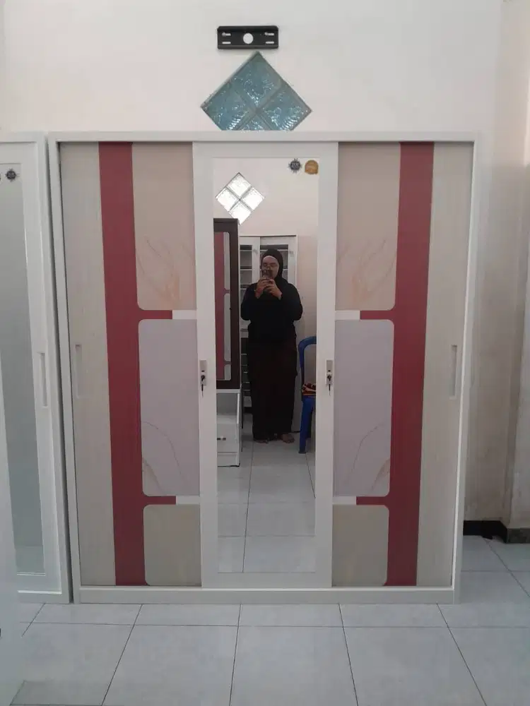 READY LEMARI PAKAIAN BESI 3 PINTU SLIDING GRATIS ANTAR