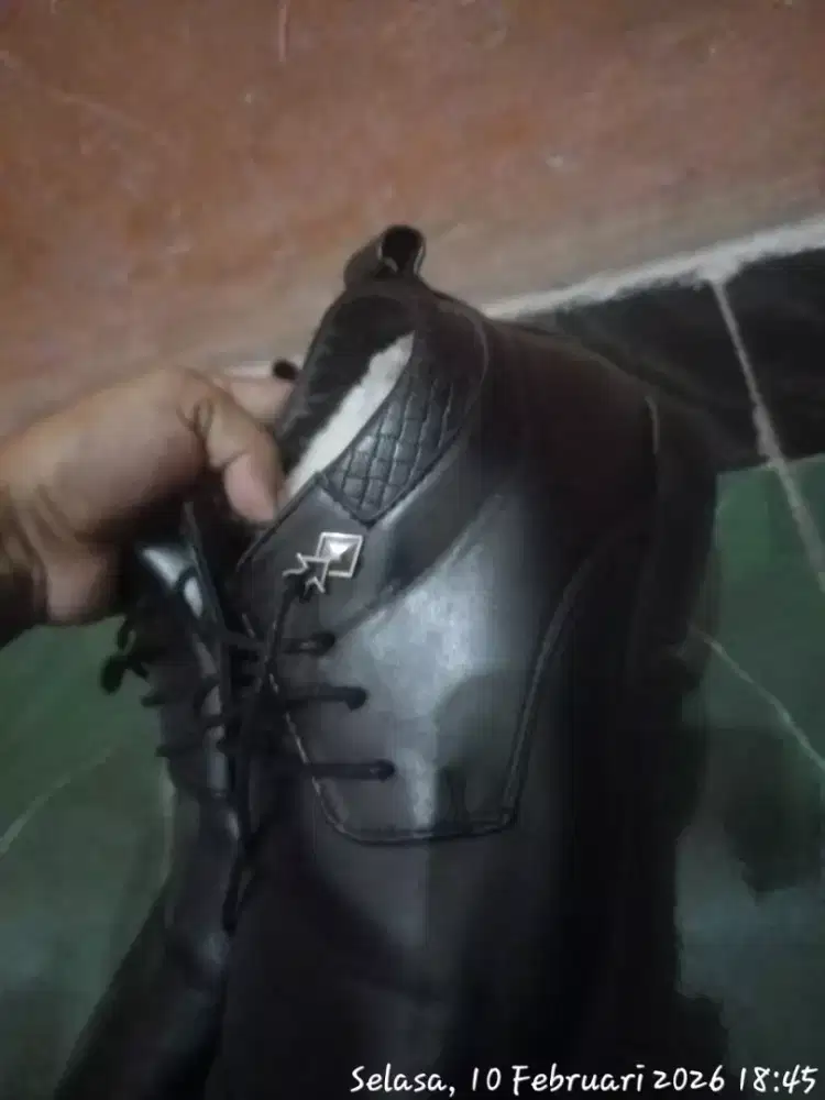 Sepatu pantofel size 40