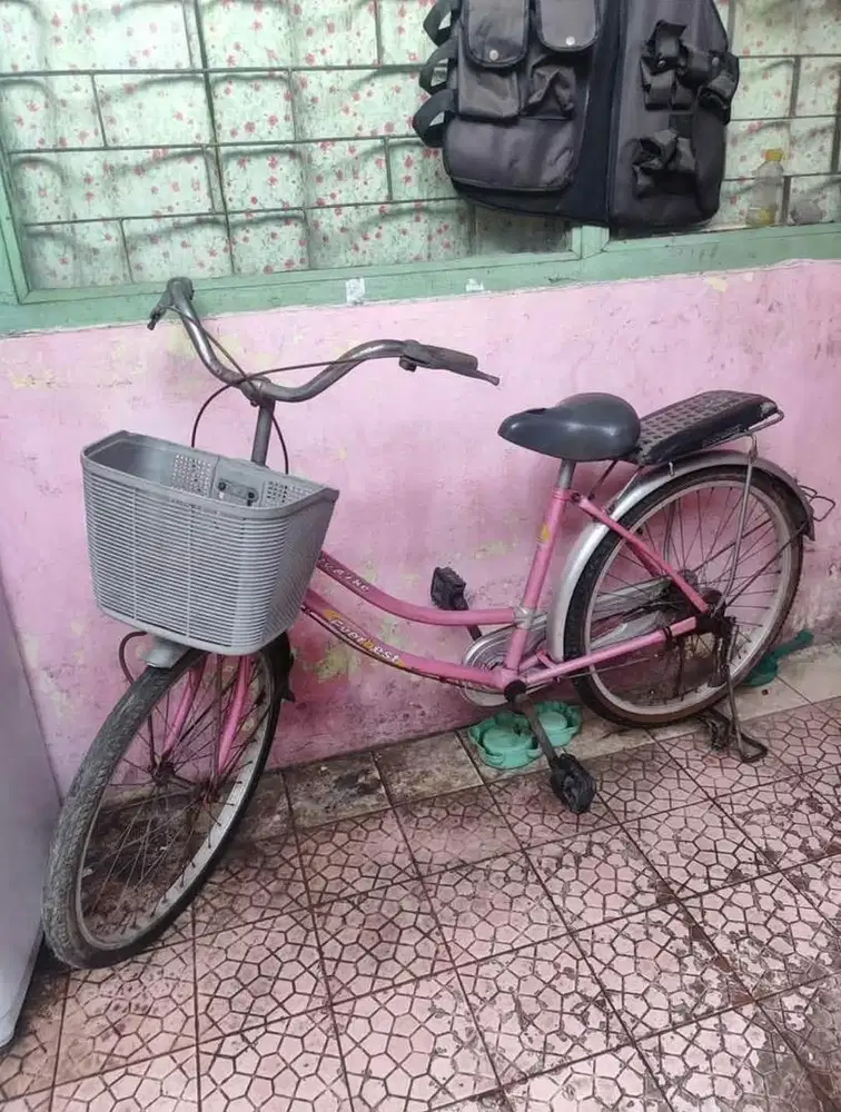 Sepeda warna pink buat wanita dewasa tinggal pakai murmer