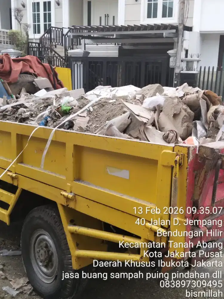 Jasa buang puing dan tanah