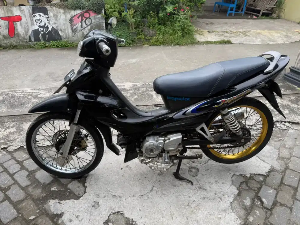 Jupiter Z THN 2001 plat AB kota