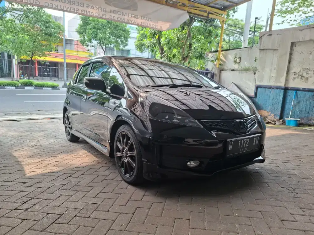 Honda Jazz RS 1.5 Manual hitam 2013 bisa kredit