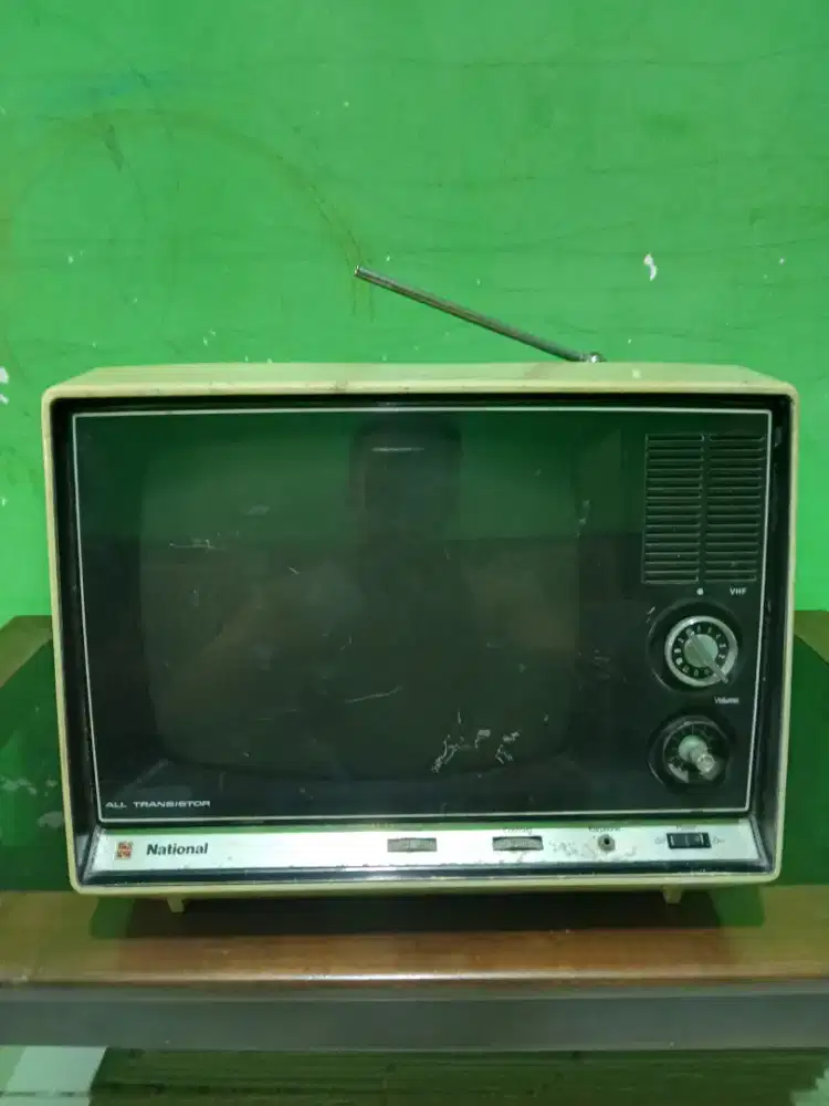 TV Hitam Putih National