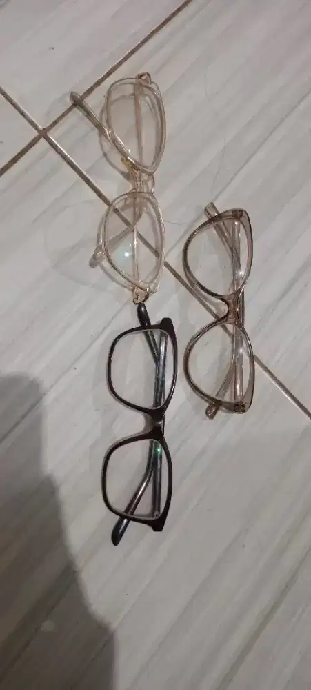 Kacamata baca gratis