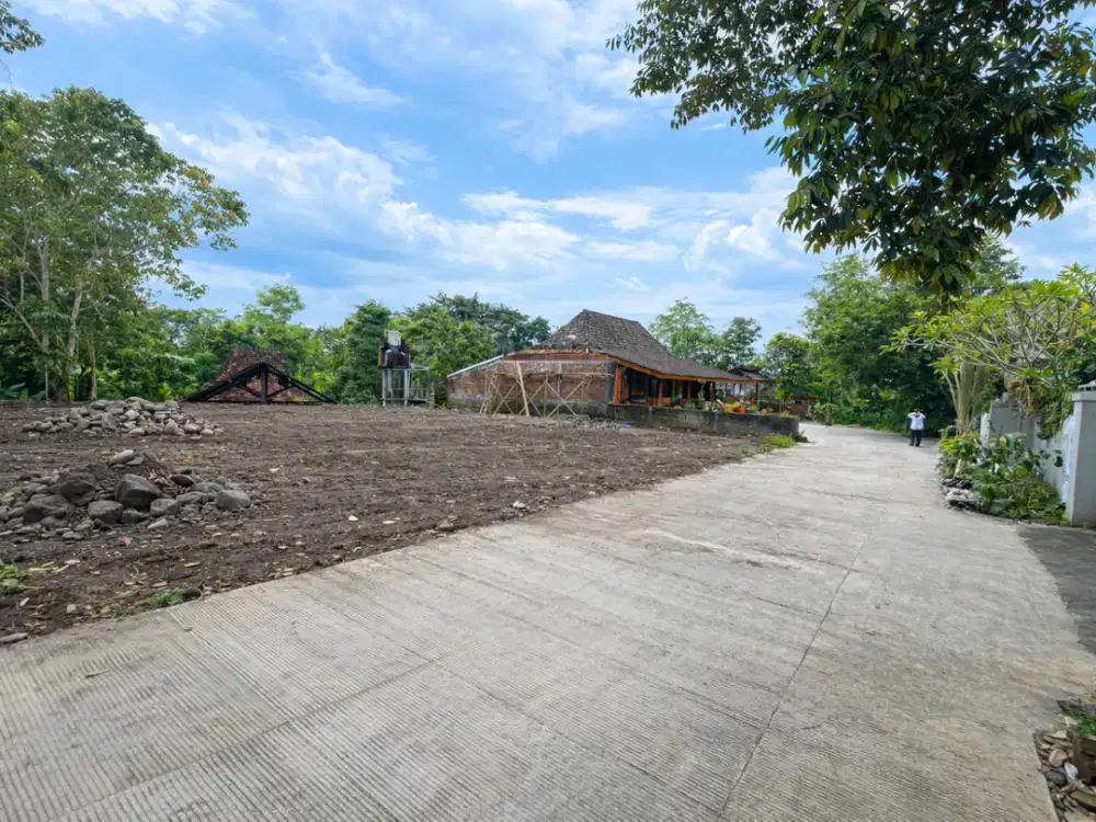 Di Pandaran Jalan Kaliurang, Tanah Selatan Kampus UII