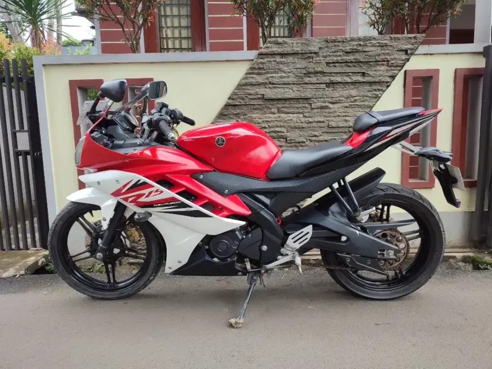 YAMAHA R15 V2 TAHUN 2015