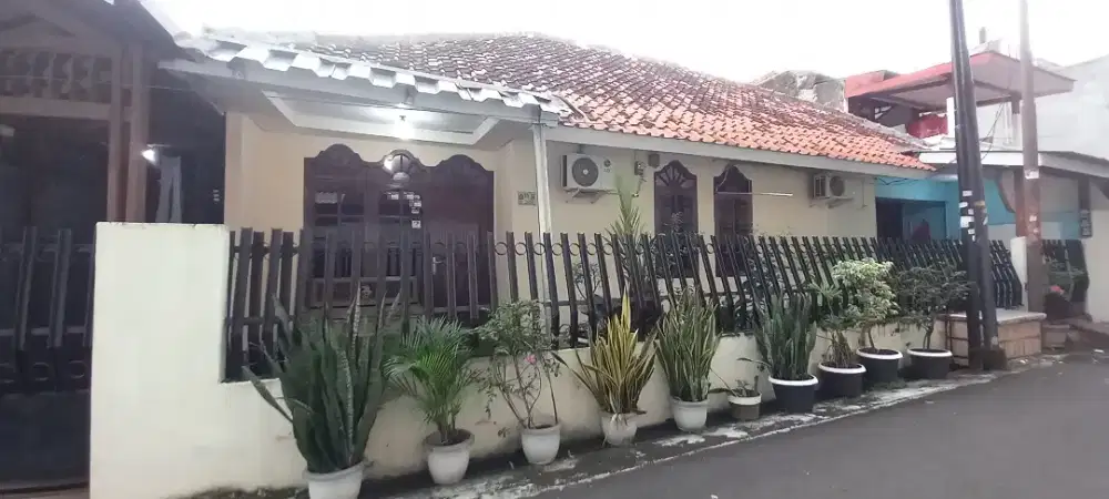 Di Jual Rumah Lok. Strategis, Nyaman di Swadarma Ulujami