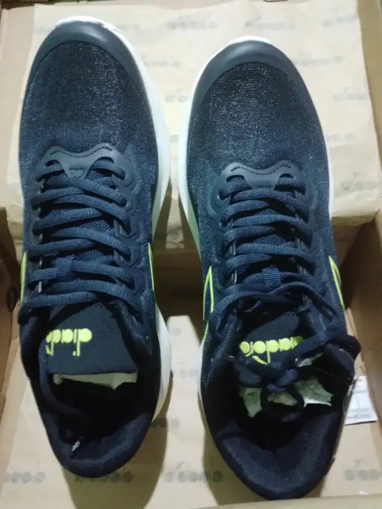 Sepatu diadora  no.43