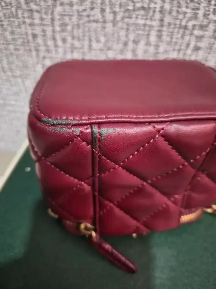 Tas cimit sling rantai Chanel bernoseri