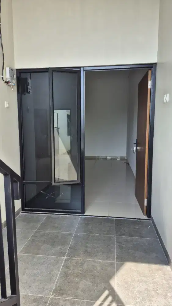 Dijual rumah baru siap huni 2 lantai keren di Dekat jl Gedawang Raya