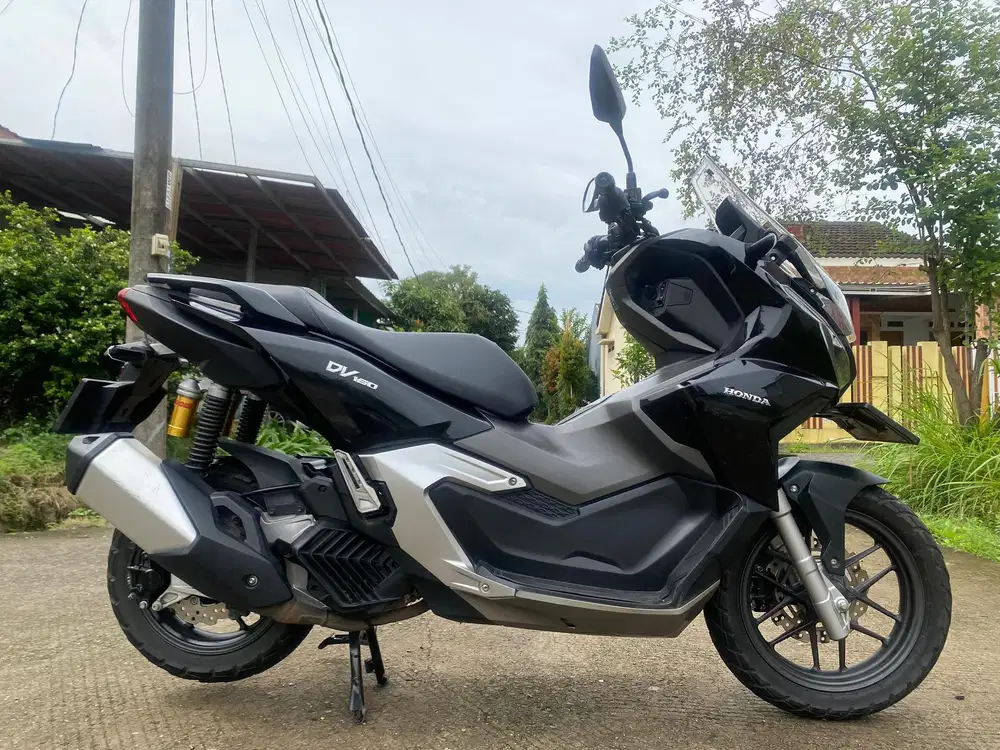 58@:DP:2,50 RB B DEPOK HONDA ADV160 CBS HITAM