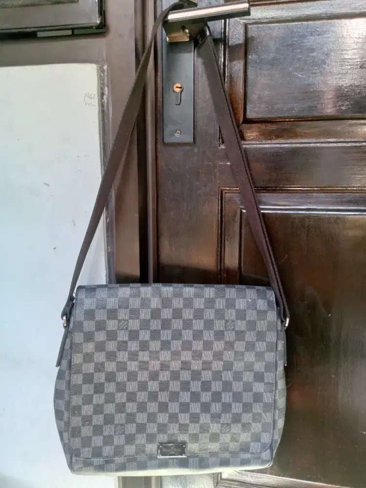 Tas Louis Vuitton bekas