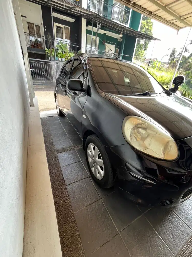 Nissan March 2011 Bensin