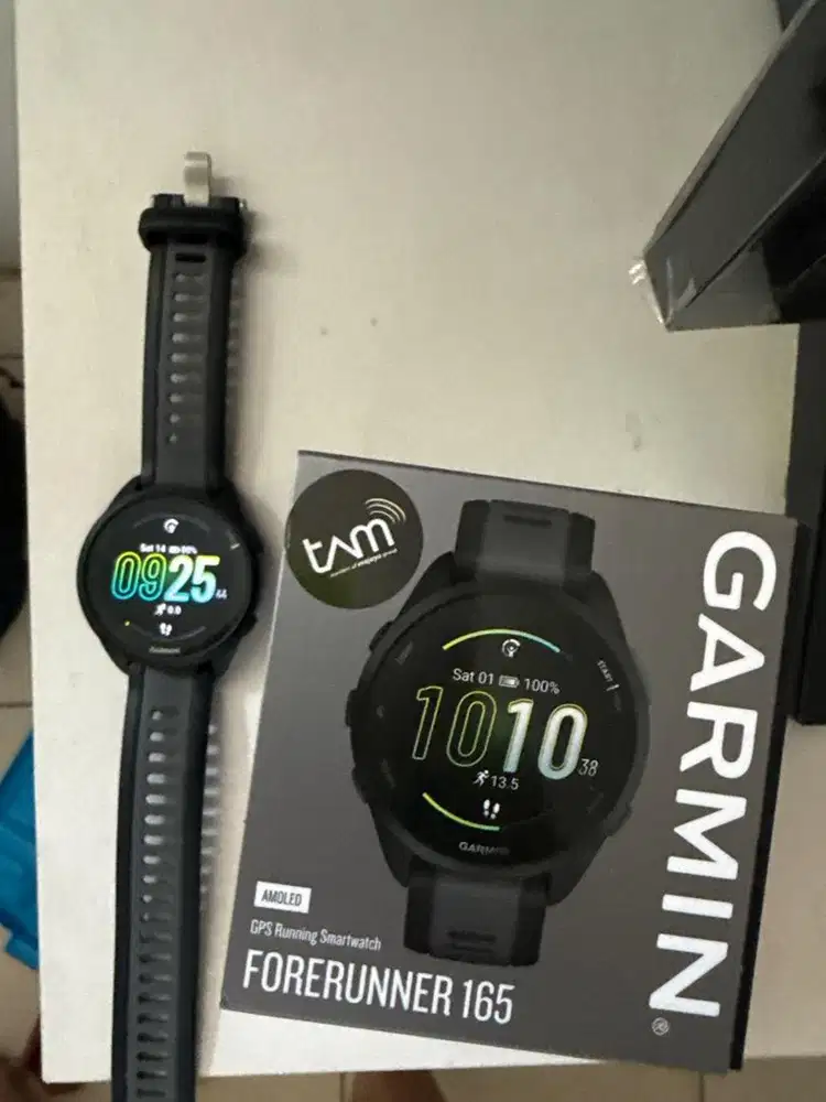 Jam tangan Garmin Forerunner 165