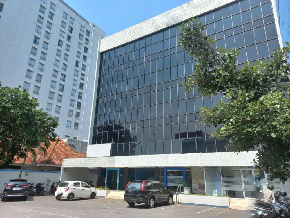 Dijual Gedung Luas Tengah Kota Cocok untuk Perkantoran di Jl. A Yani Semarang