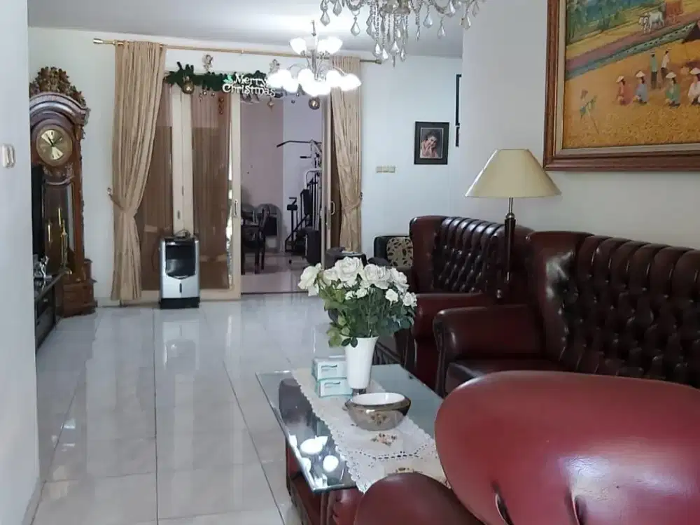 Di jual rumah citragran, luas, asri, depan taman , murah