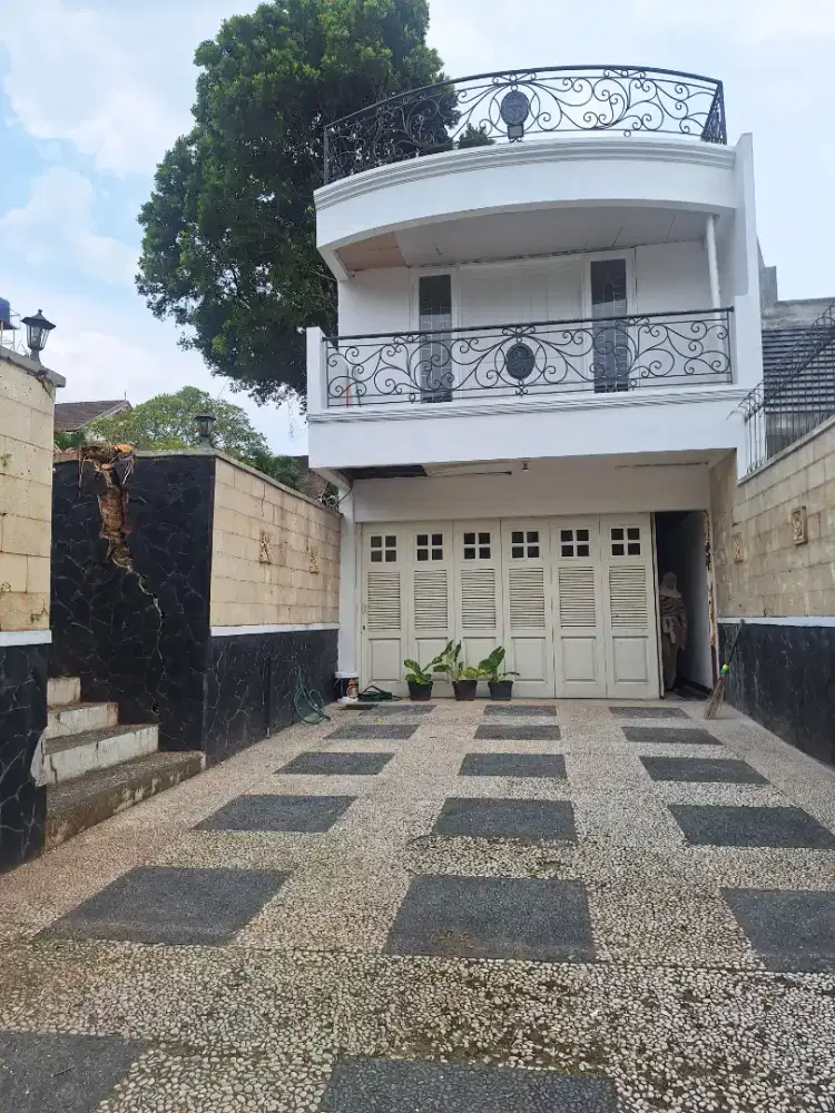 DISEWAKAN RUMAH CANTIK KOMPLEKS ELIT