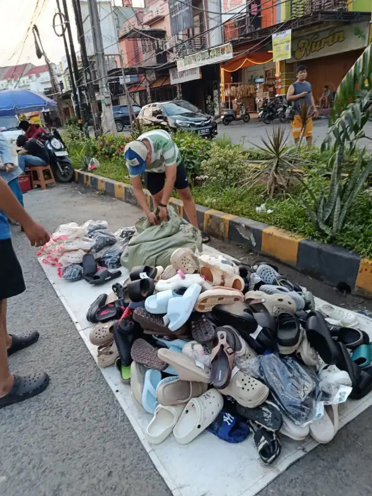 Membutuhkan karyawan pria untuk dagang obral