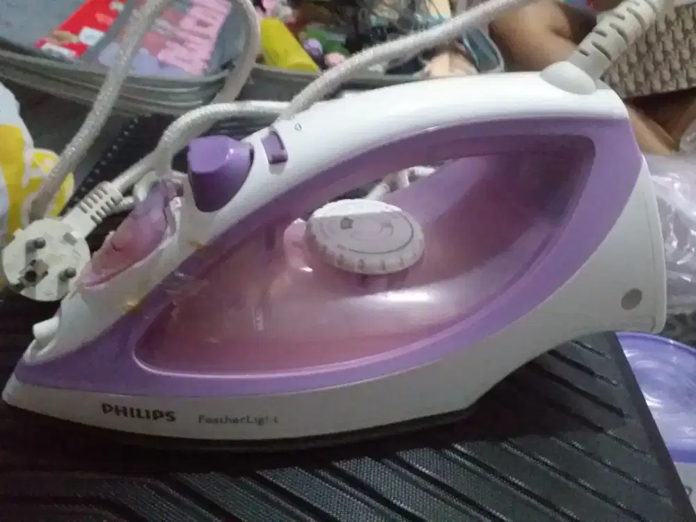 Lemari plastik dan strika uap philips