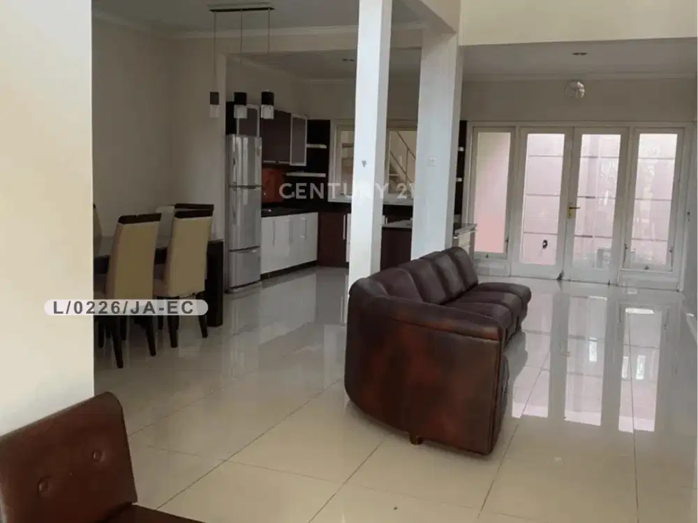 Rumah Semi Furnished STrategis Di Kota Baru Parahyangan Bandung